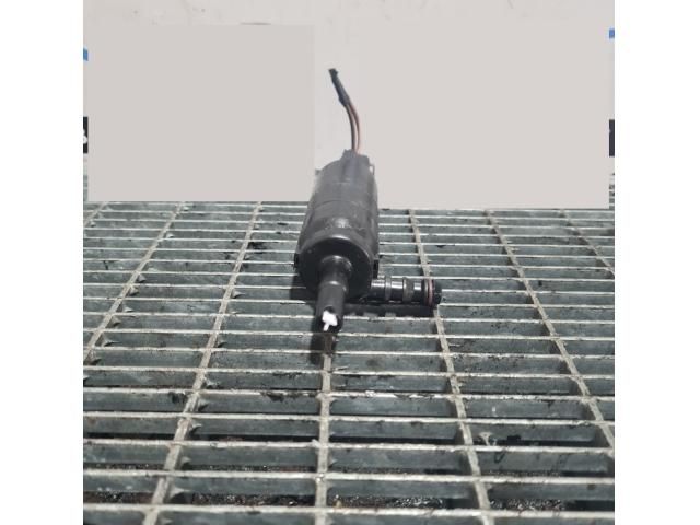 bontott BMW X1 Első Ablakmosó Szivattyú