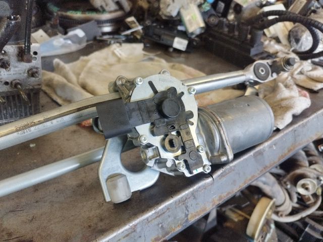 bontott BMW X1 Első Ablaktörlő Szerkezet Motorral