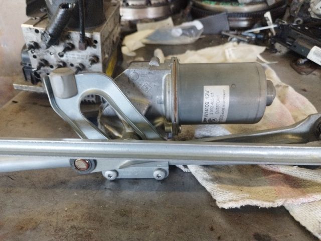 bontott BMW X1 Első Ablaktörlő Szerkezet Motorral