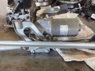 bontott BMW X1 Első Ablaktörlő Szerkezet Motorral