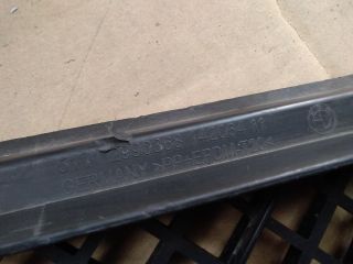 bontott BMW X1 Első Lökhárító Alsó Középső Díszrács