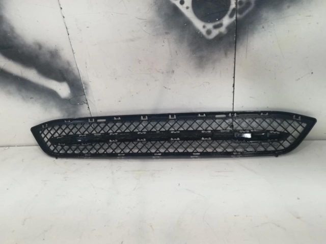 bontott BMW X1 Első Lökhárító Alsó Középső Díszrács