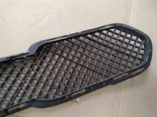 bontott BMW X1 Első Lökhárító Alsó Középső Díszrács