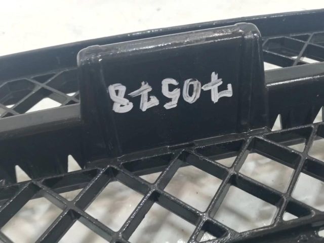 bontott BMW X1 Első Lökhárító Alsó Középső Díszrács