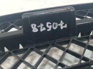 bontott BMW X1 Első Lökhárító Alsó Középső Díszrács