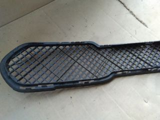 bontott BMW X1 Első Lökhárító Alsó Középső Díszrács