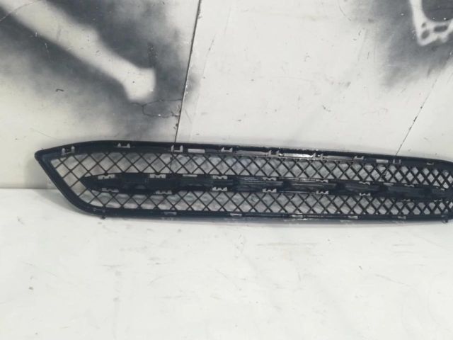 bontott BMW X1 Első Lökhárító Alsó Középső Díszrács