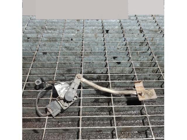 bontott BMW X1 Első Xenon Szintszabályzó Jeladó