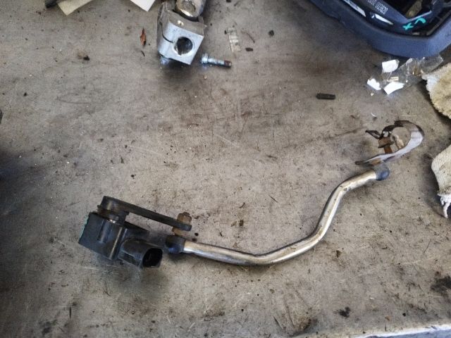 bontott BMW X1 Első Xenon Szintszabályzó Jeladó