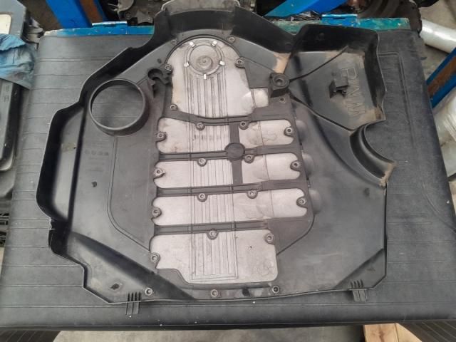 bontott BMW X1 Felső Hűtőburkolat