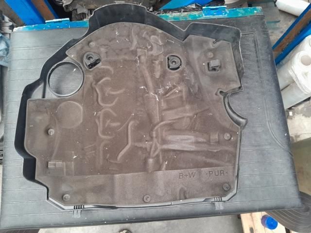 bontott BMW X1 Felső Hűtőburkolat