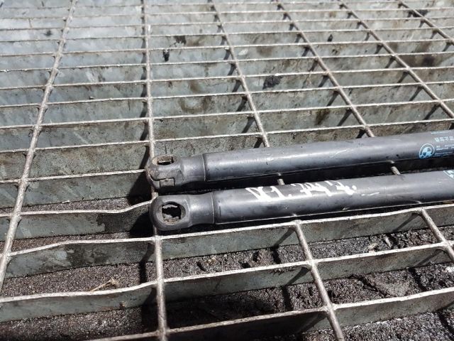 bontott BMW X1 Gázrugós Kitámasztó Teleszkóp Csomagtérajtó (Pozíciófüggetlen)