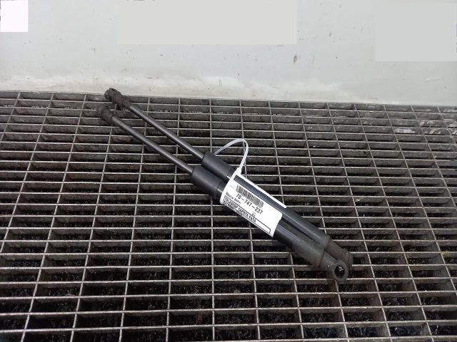 bontott BMW X1 Gázrugós Kitámasztó Teleszkóp Motorháztető