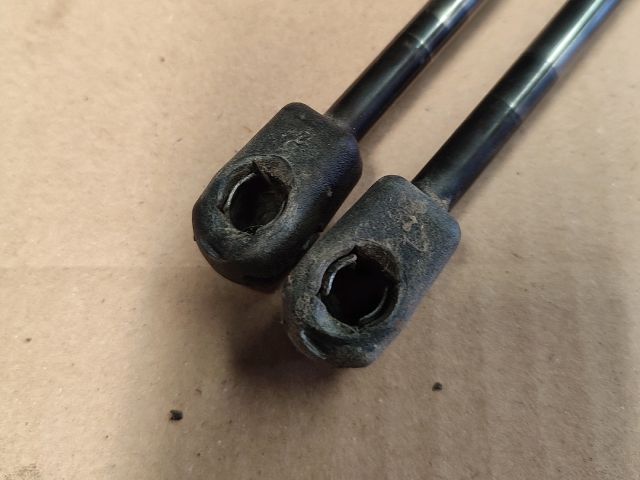 bontott BMW X1 Gázrugós Kitámasztó Teleszkóp Pár Csomagtérajtó