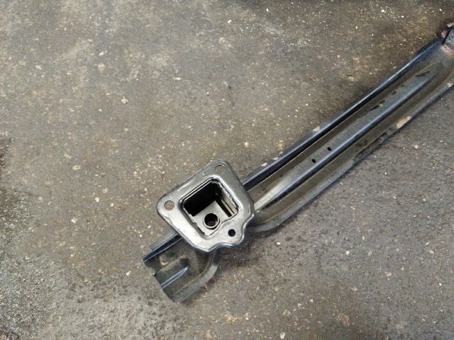 bontott BMW X1 Hátsó Lökhárító Merevítő (Fém)