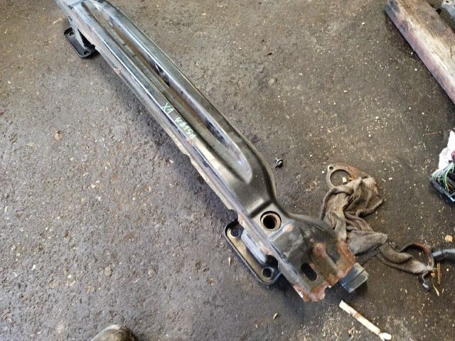 bontott BMW X1 Hátsó Lökhárító Merevítő (Fém)