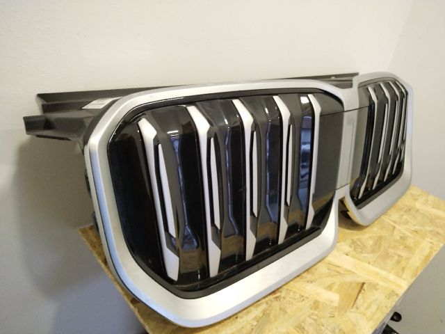 bontott BMW X1 Hűtőrács