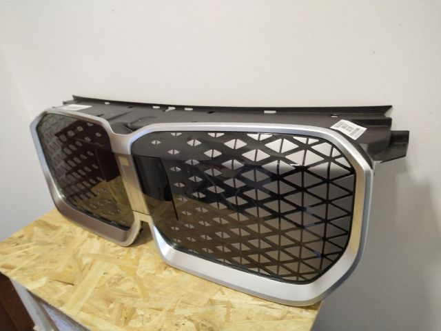 bontott BMW X1 Hűtőrács