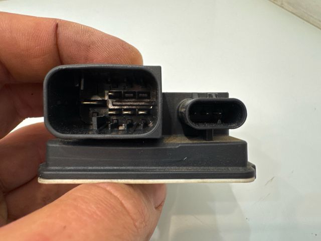 bontott BMW X1 Izzító Relé