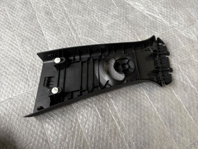 bontott BMW X1 Jobb B Oszlop Burkolat