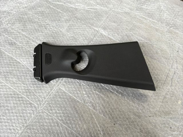 bontott BMW X1 Jobb B Oszlop Burkolat