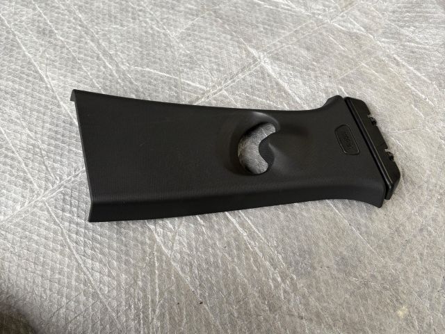 bontott BMW X1 Jobb B Oszlop Burkolat