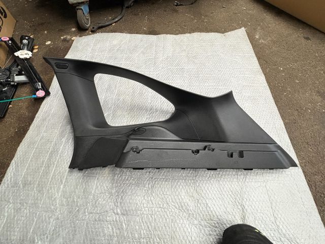 bontott BMW X1 Jobb C Oszlop Burkolat