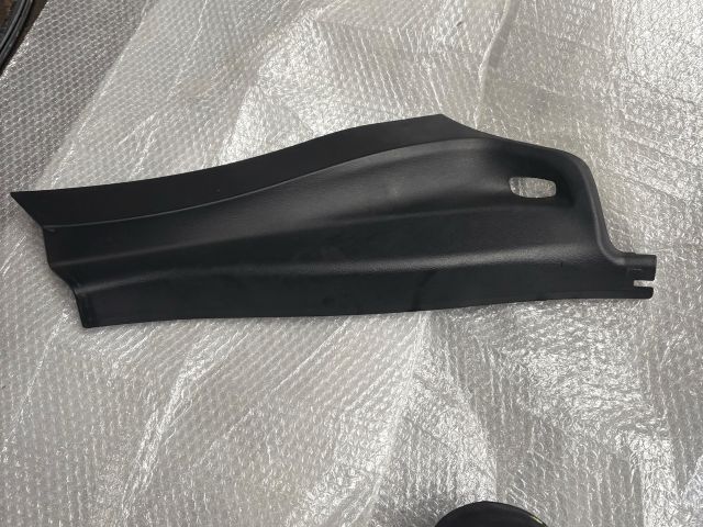 bontott BMW X1 Jobb C Oszlop Burkolat