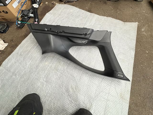 bontott BMW X1 Jobb C Oszlop Burkolat