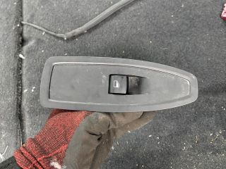 bontott BMW X1 Jobb első Ablakemelő Kapcsoló