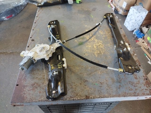 bontott BMW X1 Jobb első Ablakemelő Szerkezet (Elektromos)