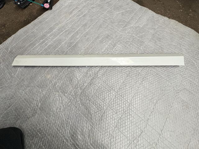 bontott BMW X1 Jobb első Ajtó Díszléc