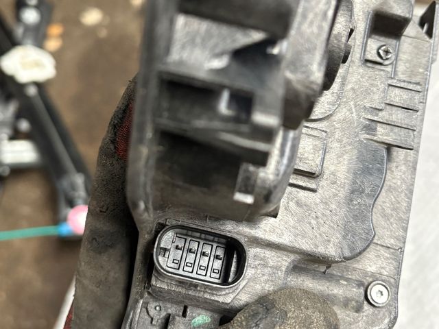 bontott BMW X1 Jobb első Ajtózár