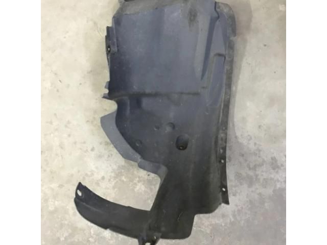 bontott BMW X1 Jobb első Dobbetét (Kerékjárati, Műanyag)