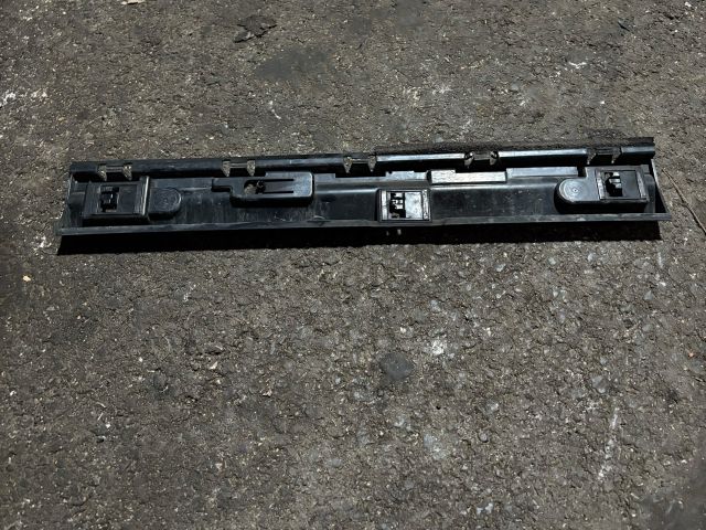 bontott BMW X1 Jobb első Küszöb Tartó