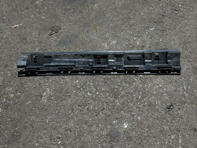 bontott BMW X1 Jobb első Küszöb Tartó