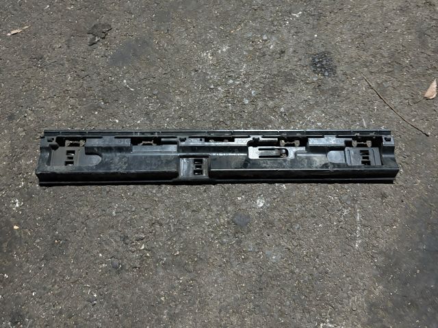 bontott BMW X1 Jobb első Küszöb Tartó