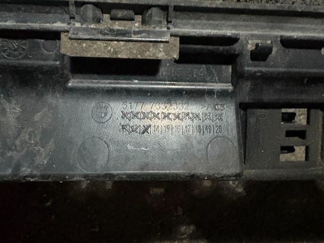 bontott BMW X1 Jobb első Küszöb Tartó