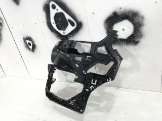 bontott BMW X1 Jobb első Oldal Lökhárító Tartó (Műanyag)