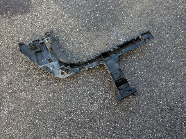 bontott BMW X1 Jobb első Oldal Lökhárító Tartó (Műanyag)