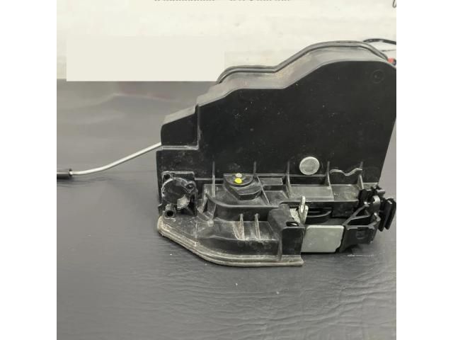 bontott BMW X1 Jobb hátsó Ajtózár