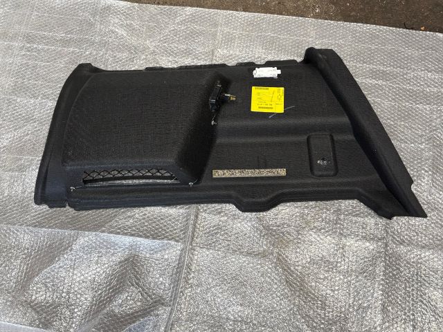 bontott BMW X1 Jobb hátsó Csomagtér Burkolat (Műanyag)