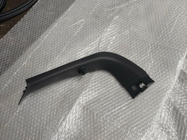 bontott BMW X1 Jobb hátsó Csomagtér Burkolat (Műanyag)