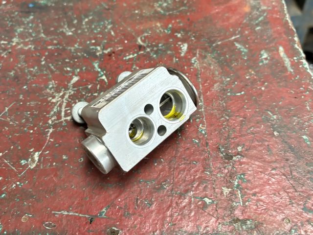 bontott BMW X1 Klíma Tágulási Szelep