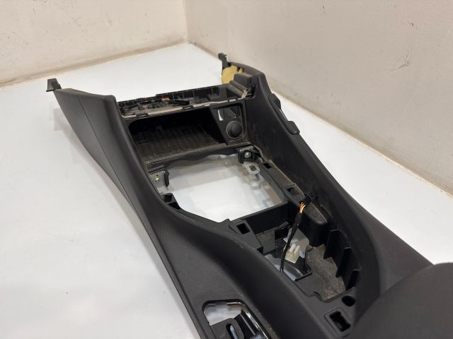 bontott BMW X1 Könyöklő