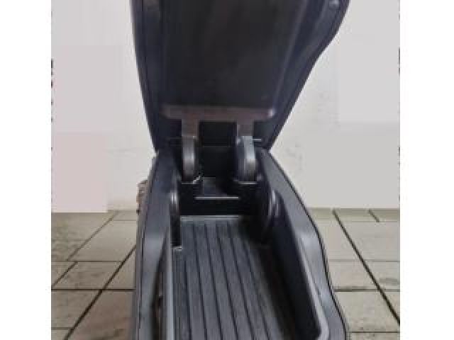 bontott BMW X1 Könyöklő