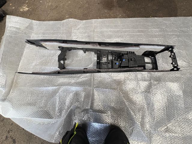 bontott BMW X1 Középkonzol Keret