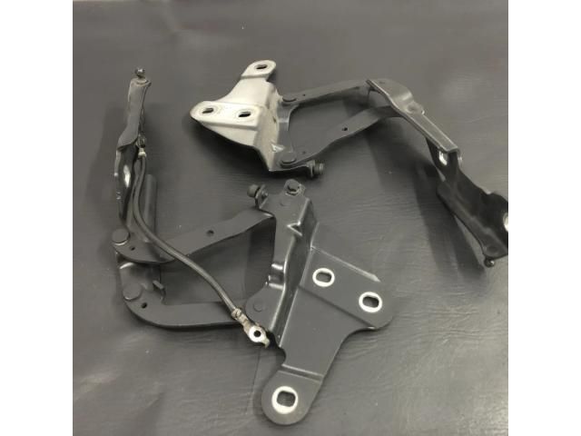 bontott BMW X1 Motorháztető Zsanér Pár