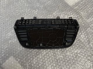 bontott BMW X1 Műszerfal Középső Hangszóró Burkolat