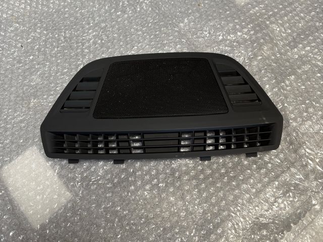 bontott BMW X1 Műszerfal Középső Hangszóró Burkolat